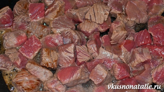 Goulash ، حساء goulash لحوم البقر المجري: وصفات مع الصور